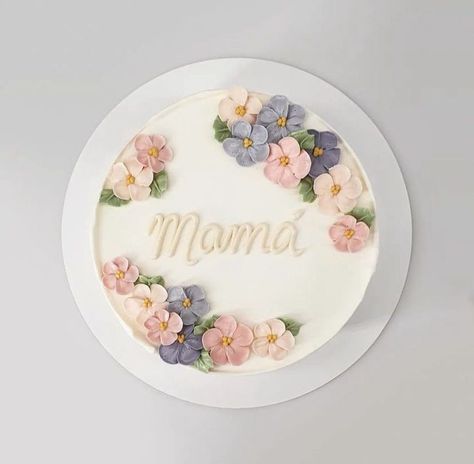 Bento Cake Flower Design, Bento Cake With Flowers, Bento Cake For Moms Birthday, Birthday Cakes For Moms, Bento Cake For Mom, Cakes For Moms Birthday, Floral Bento Cake, Flower Bento Cake, Mom Cake Birthday