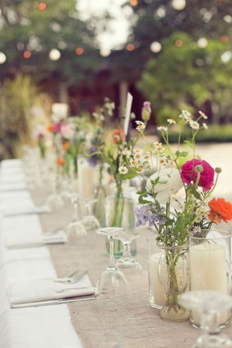 Garden Wedding Ideas On A Budget, Deco Table Champetre, Rustic Summer Wedding, Bridal Shower Inspo, Garden Bridal Showers, Dinner Party Decorations, Table Arrangements Wedding, Bridal Shower Tables, Bbq Wedding