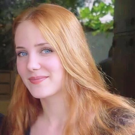 Simone Simons Funny, Music, Make Up, Simone Simmons, Simone Simons, Beautiful Ladies, Musician, Most Beautiful, Beautiful Women