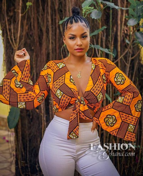 #fGSTYLE: If You Are Bored Of The Usual Casual Tops, See How These Ladies Lit Up The Net Modern African Print Looks Ankara Crop Top Styles, Ankara Crop Top, Crop Top Styles, Moda Afro, African Tops, African Print Tops, African Print Clothing, Short African Dresses, Afrikaanse Mode