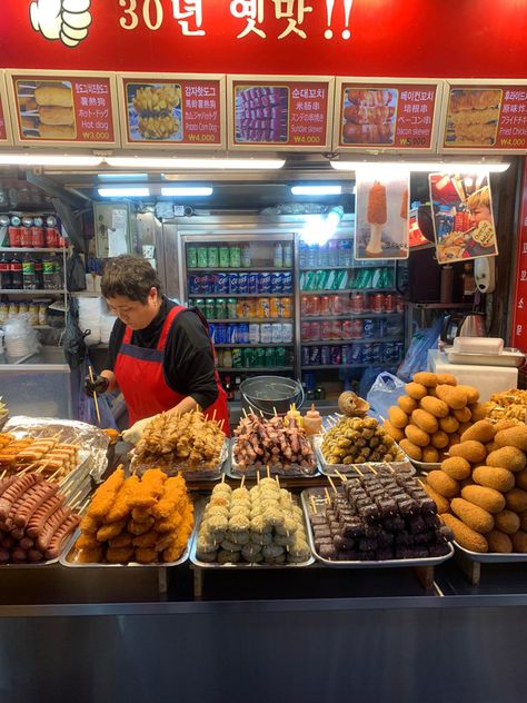 Seoul Food Street, Korean Street Market, Korean Street Food Aethstetic, Street Food Korea Night, Korean Food Market, Korean Street Food Stall, South Korea Streets, Korea Food Street, Korean Street Food Seoul