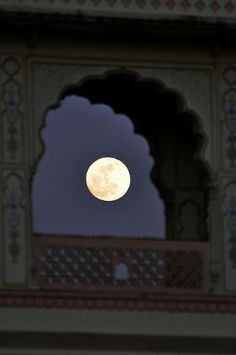 Indian Moon Aesthetic, Ashara Dayne Aesthetic, India Aesthetic Wallpaper, Good Night Aesthetic, House Dayne, Moon Aesthetics, Arabian Nights Aesthetic, Indian Night, India Aesthetic