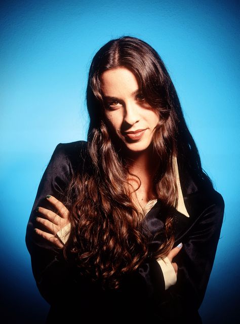 10 Female Singers From The ’90s Who Taught Us How To Be Angry+#refinery29 90s Fashion, Music, Alanis Morissette 90s, Alanis Morissette, 90s Music, Female Singers, Singers