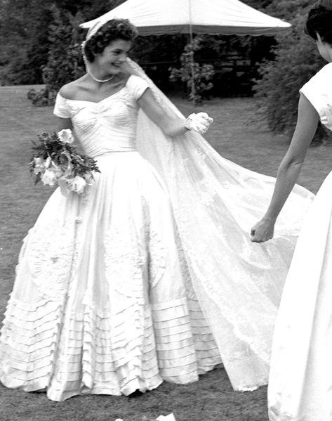 Haute Couture, British Wedding Dresses, Famous Wedding Dresses, Wedding Dresses 50s, Grey Wedding Dress, How To Dress For A Wedding, S Wedding Dress, Iconic Weddings, Celebrity Wedding Dresses