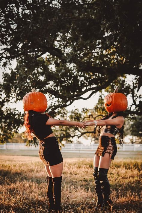 Halloween Styled Shoot, Pumpkin Patch Photoshoot, Bouidor Photography, Pumpkin Pictures, Friendship Photoshoot, Halloween Photography, Pumpkin Photos, Sisters Photoshoot, Budoir Photography