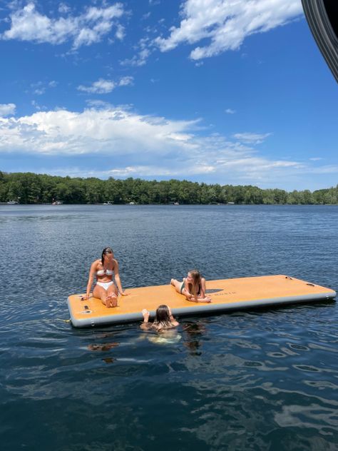 Lake House Life Aesthetic, Old Lake House Aesthetic, Summer Lake House Vibes, Lake Vacation Aesthetic, Lake House Inspiration, Lake House Pictures With Friends, Summer On The Lake, Lake House Summer Aesthetic, Lake Cottage Aesthetic