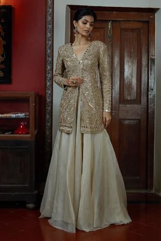 Jacket Style Indian Suits, Indian Jackets For Women Wedding, Jacket Sharara Dress, Western Wear For Wedding, Traditional Jacket Dresses For Women, Jacket And Sharara Set, Blazer Indian Outfit, Pakistani Silk Suit Designs, Jacket Outfit Women Indian