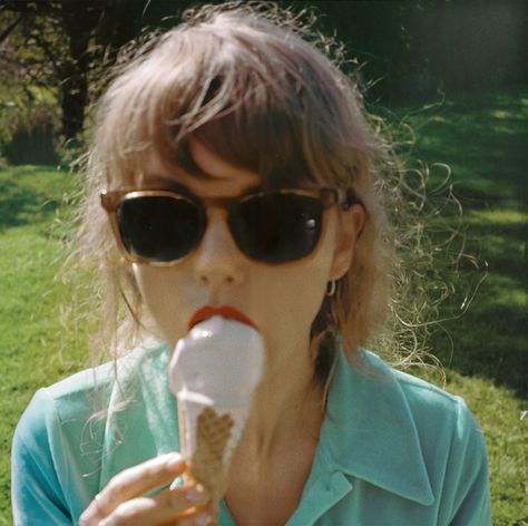 Taylor Swift Profile, Taylor Swift Photoshoot, 1989 Taylor's Version, Taylor Swift Fotos, Summer Taylor, Taylor Swift Cute, Estilo Taylor Swift, Swift Photo, Taylor Swift 1989