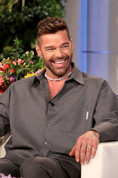 Ricky Martin Talks Parenting and CoComelon on Ellen Ricky Martin 90s, Cocomelon Family, Broken Iphone, Being A Father, Family Coloring Pages, Ellen Degeneres Show, Family Coloring, Celebrity Families, Four Kids