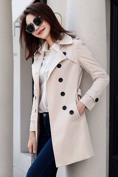 The hottest styles of spring jackets for women in 2020 including leather jackets, denim, blazers, casual jackets and work wear.  Plustons of outfit inspirations and where to find the best jackets to add to your closet this year. #springfashion Womens Jackets 2022, Latest Jackets For Women, Simple Jackets For Women, Light Weight Jackets For Women, Stylish Jackets Women, Denim Blazers, Jeans Jackets For Women, Trendy Jackets For Women, Jackets For Women Casual