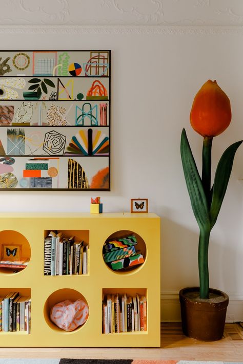 Bathroom With Artwork, Black And White Decor With Pop Of Color, Postmodern Decor, Tulip Furniture, Funky Studio, Funky Interior, Funky Interior Design, Pattern Furniture, Funky Room