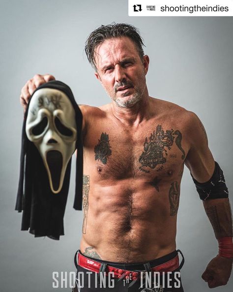 David Arquette on Instagram: “Finally busted this fool. Thank you @shootingtheindies for a great shot from @a1wrestling @official_ego #Repost @shootingtheindies ・・・…” Dewey Riley, Scream Actors, Dead Ringers, Scream Cast, David Arquette, Scream Franchise, Fav Movie, Timothy Olyphant, Scream Movie