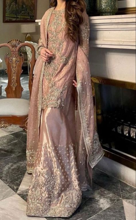 Pakistani Function Dresses, Walima Guest Outfit, Shaadi Outfits Pakistani, Nikkah Guest Outfit, Wedding Guest Dress Indian, Desi Engagement, Pakistani Engagement Dresses, Desi Clothing, Desi Fits