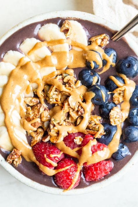 Homemade Acai Bowl Recipe, Diy Acai Bowl, Acai Bowl Toppings, Smoothie Bowl Base, Acai Smoothie Bowl Recipe, Homemade Acai Bowl, Acai Recipes, Acai Bowl Recipe, Acai Bowls Recipe