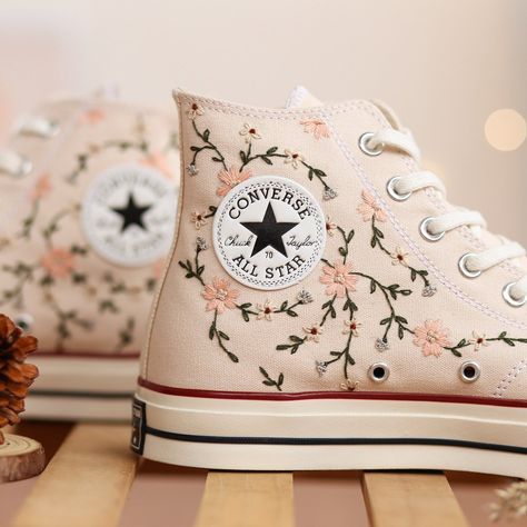 Custom Converse Embroidery, Pink Flower Embroidered Converse Custom, Floral Embroidered Shoes, Custom Wedding Converse Embroidered Flower Boho Converse, Converse Painting, Sneaker Embroidery, Embroidered Outfits, Converse Floral, Shoes For The Bride, Converse Embroidery, Cute Converse Shoes, Converse Wedding