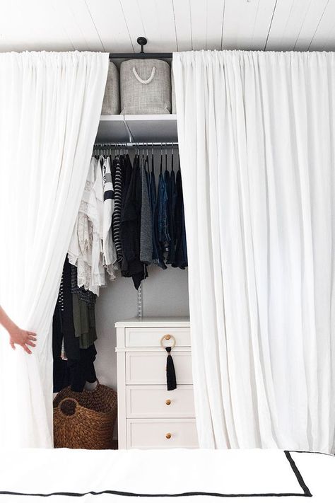 Curtain Wardrobe, Ideas De Closets, Elfa Shelving, Diy Daybed, Small Closet Space, Closet Curtains, Open Closet, Bedroom Organization Closet, Diy Wardrobe