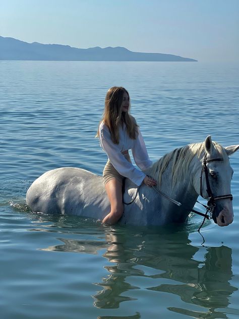 Modeling With Horses, Horses Aesthetic Wallpaper, Horse Riding Outfit Casual, Horses In Water, Photo With Horse, Horse In Water, Horses Aesthetic, Ahal Teke, Aesthetic Horse