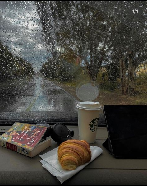 Fall Aesthetic Pictures, Vida Aesthetic, Rain And Coffee, Estilo Rory Gilmore, Herbst Bucket List, Cozy Rainy Day, Rainy Day Aesthetic, Fall Mood Board, Rain Days