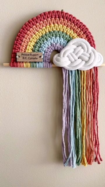 Rainbow Wall Art Diy, Diy Macrame Plant Hanger Easy, Rainbow Macrame Wall Hangings, Macrame Nursery, Hand Knitting Diy, Macrame Baby, Macrame Wall Hanging Tutorial, T Craft, Free Macrame Patterns