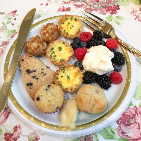 Royal Breakfast Food, Tea Party Breakfast, Victorian Breakfast, Royal Breakfast, Creative Appetizers, Royal Food, Dr Food, Royalty Dr, Breakfast Sandwhich