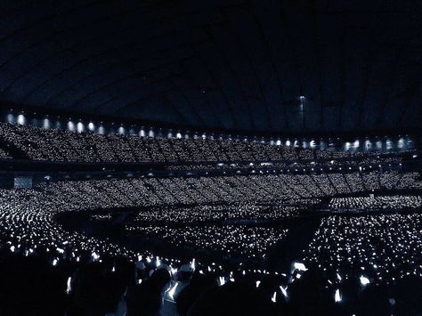 EXO-L SILVER OCEAN Coldplay, Pop Idol Aesthetic, K Pop Idol Aesthetic, Background Zoom, Idol Aesthetic, Shinee Members, K Pop Idol, Music Cartoon, Kpop Concert