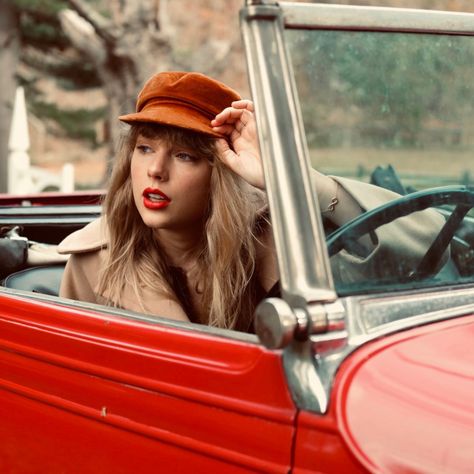 taylor swift icons • m ⋆｡˚ ✧ red taylor’s version, aesthetic, all too well Taylor Swift Red Album, Red Taylor Swift, Taylor Swift Playlist, Loving Him Was Red, Taylor Swift Fearless, Swift Photo, Taylor Swift Red, Red Taylor, Taylor Swift Album