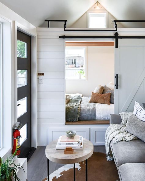 Tiny House Dreams: Urban Payette's 28' Modern Beauty with First-Floor Sleeping Tiny Guest House Interior, Tiny House Without Loft, Tiny House First Floor Bedroom, Tiny House Main Floor Bedroom, 2 Bed Tiny House, House Decorating Ideas Modern, Tiny Home Bedroom Ideas, Tiny Home Bedroom, Tiny House Bed Ideas