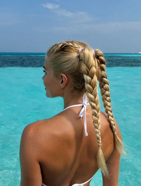 20 Cute and Easy Beach Hairstyles for Summer 2024 12 Hair Pool Style, Beachy Hairstyles Braids, Preppy Summer Hairstyles, Beach Hair Updo Easy, Easy Beach Updos For Long Hair, Hairstyles For A Pool Party, Kids Beach Hairstyles, Snorkeling Hairstyles, Pool Day Hairstyles Summer Long Hair