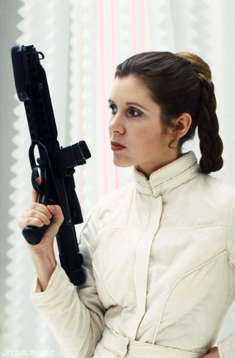 Star Wars: Fit for a Queen — Leia’s Bespin Jumpsuit - Promotional Photos Princess Leia Hair, Leia Star Wars, Star Wars Princess, Cuadros Star Wars, Empire Strikes Back, Star Wars Empire, Star Wars Women, Leia Organa, Star Wars Boba Fett