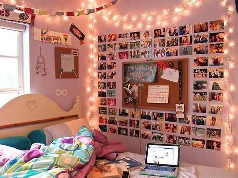 Decora con le lucine led la parete della tua camera da letto Man Room, Uni Bedroom, Rum Inspo, Uni Room, Tumblr Rooms, Cute Bedroom Ideas, Teen Girl Bedroom, Dorm Bedroom, Room Goals