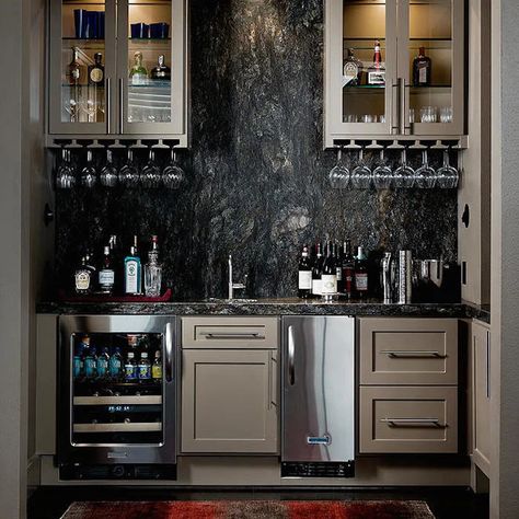 75 Home Bar Ideas You'll Love - June, 2022 | Houzz Coastal Home Bar Ideas, Kitchenette Layout, Home Basement Bar, Small Bar Ideas, Modern Home Bar Designs, Bar Layout, Wet Bar Basement, Top Cabinets, Wet Bar Designs