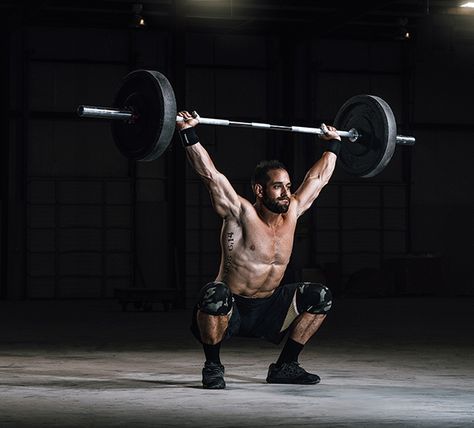 Strategy, Equipment & Technique: How to Optimise Every WOD Fitness Photoshoot Ideas, Crossfit Photography, Crossfit Gear, Gym Photoshoot, Squat Motivation, Gym Photography, Sport Portraits, Crossfit Motivation, Gym Photos