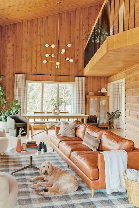 Modern Cabin Living Room, Cozy Mid Century Modern, Cozy Mid Century Modern Living Room, Cozy Mid Century, Mcm Cottage, Cottage Addition, Chalet Living Room, Mid Century Cabin, Modern Cabin Interior