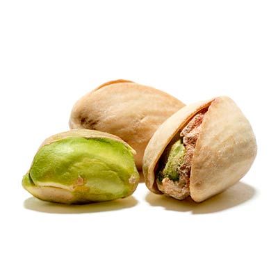 Try these easy-to-use toppings and mix-ins, like pistachios, to enhance the most important meal of the day: breakfast! | Health.com Pistachio Health Benefits, Healthy Snack Packs, Energy Boosting Snacks, Energy Diet, Healthy Nuts, Post Workout Snacks, Protein Rich Foods, Super Foods, Chocolate Nuts