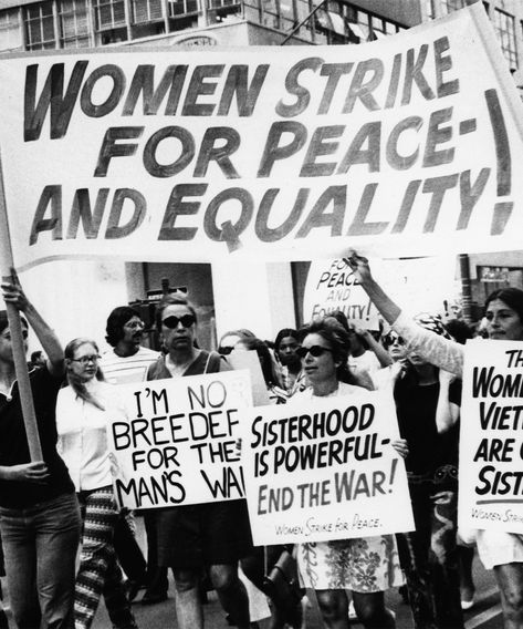 Perfect Protests Don’t Exist, But We All Have A Part To Play #refinery29 https://www.refinery29.com/en-us/2017/03/144416/a-day-without-a-woman-strike-essay Feminism Photography, Second Wave Feminism, What Is Feminism, Womens Equality, Feminist Movement, Reproductive Rights, Womens History Month, Women’s Rights, International Womens Day