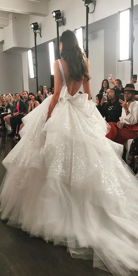 Pnina Tornai, Wedding Dresses Fall, Designers Dresses, Skirt With Bow, Bow Wedding Dress, Dresses Fall, Pretty Wedding Dresses, Trendy Wedding Dresses, Backless Wedding