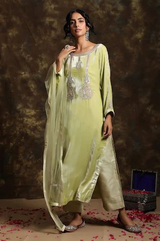 Velvet Kurta Set Dabka Work Embroidery, Velvet Kurta Set, Velvet Suit Design, Dabka Work, Simple Kurta, Velvet Kurta, Velvet Suits, Pista Green, Kurta Set For Women