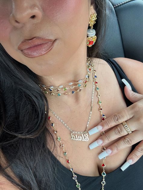 Gold Latina Aesthetic, Brown Latina Aesthetic, Latina Aesthetic Jewelry, Mexican Style Jewelry, Gold Necklace Layered Mexican, Name Necklace Gold Mexican, Gold Rings Latina, Sade Aesthetic Jewellery, 2000s Mexican Fashion
