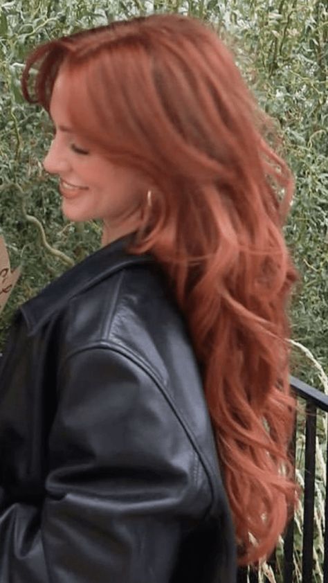 Click here for more red hair color ideas! Dyed Red Hair With Highlights, Copper Hair Winter, Cool Light Red Hair, Aurben Red Hair, Red Ginger Hair Aesthetic, Layered Long Red Hair, Cool Dark Red Hair, Scarlett Red Hair, Natural Dark Red Hair With Highlights