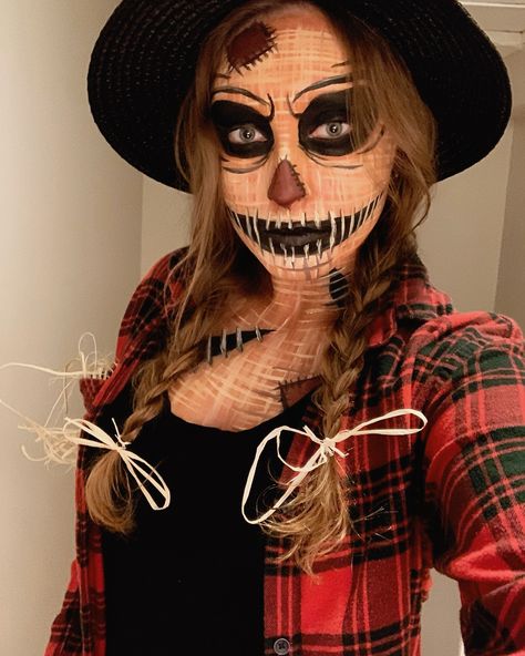 Scary Scarecrow Makeup, Scarecrow Makeup Ideas, Scarecrow Costume Women, Scarecrow Face Paint, Diy Scarecrow Costume, Scarecrow Halloween Makeup, Maquillage Halloween Simple, Halloween Costumes Women Scary, Halloween Costumes Scarecrow