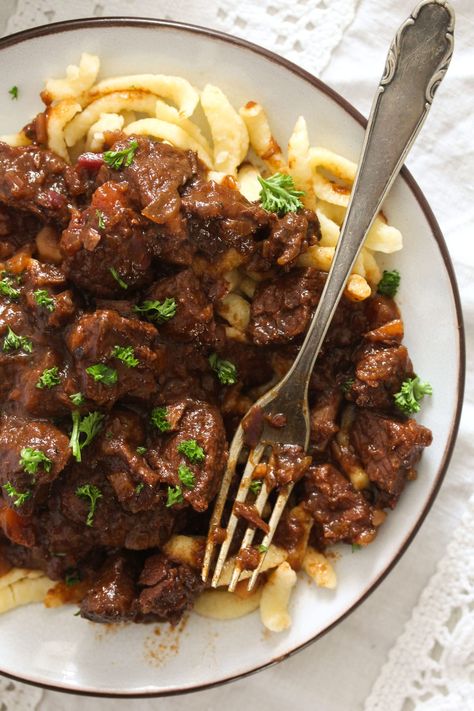 Authentic German Goulash, Gulasch Beef Goulash Recipes German, Volga German Food, Beef Goulash Recipes German, German Beef Stroganoff Recipe, German Dinner Recipes Oktoberfest, Transylvania Goulash Cooks Country, Paleo German Recipes, German Goulash Recipes Germany