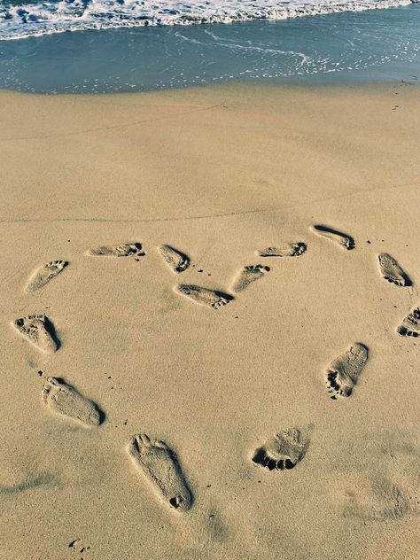 #beach #vacation #aesthetic #vacationmode #footprint #summervibes #summer 2024 Vision Board Aesthetic Beach, Faceless Beach Pics Aesthetic, Beach Vacay Aesthetic, Footprints Aesthetic, Beach Core Aesthetic, Sandy Beach Aesthetic, Idgaf Mood, Beach Vacation Aesthetic, Fun Beach Pictures