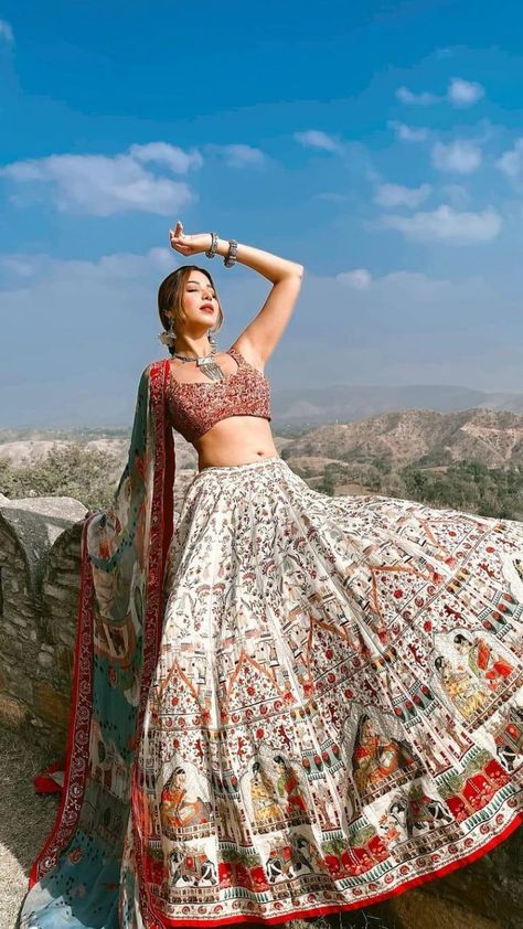 Boho Lehenga Indian Bridal, Ghagra Choli Photoshoot Poses, Navratri Model Shoot, Lehenga Photoshoot Ideas Model Poses, Lehenga Shoot Poses, Poses In Lehngas, Lehenga Photoshoot Poses At Home, Lengha Photoshoot Poses, Indian Dress Photoshoot Ideas