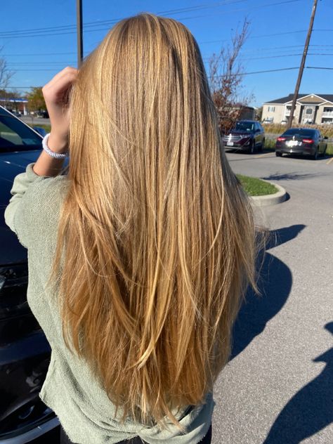 Straight Layered Blonde Hair, Blonde Long Hair With Layers Straight, Very Long Layered Hair Straight, Long Pin Straight Hair With Layers, Blonde Haircuts Long Layers, Light Layers On Long Hair, Long Blonde Straight Hair With Layers, Long Layers Straight Hair Face Framing, Long Healthy Hair Blonde