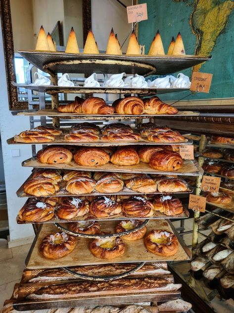 French Pastries, Cosy Coffee Shop, Creative Pizza, Iced Chai Latte, Afternoon Tea Cakes, Cardamom Buns, Best Bakery, New Restaurant, Cinnamon Buns