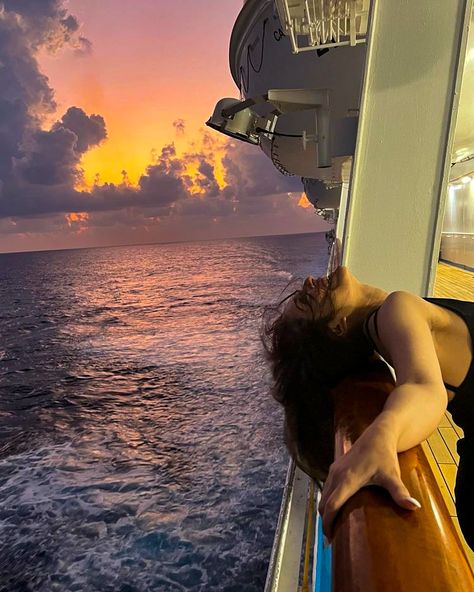 follow 𝕤𝕦𝕞𝕞𝕖𝕣 𝕧𝕚𝕓𝕖𝕤 Cruise Ship Performer Aesthetic, Cruise Photography Ideas, Cruise Photography, Cruise Ship Pictures, Semester At Sea, Cruise Pictures, Mexico Cruise, Bahamas Cruise, Beach Cruise