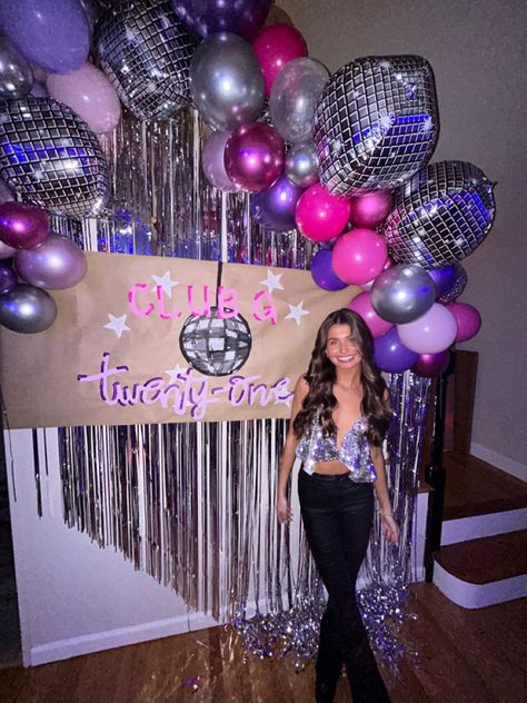 Pink Purple Party Decorations, Purple Pink And Silver Birthday Party, 21 St Birthday Decoration Ideas, Purple And Pink Themed Birthday Party, Pink Purple Silver Party, 21st Birthday Ideas Purple Theme, Pink And Purple Disco Party, 21st Birthday Purple Theme, Pink Purple Birthday Decorations