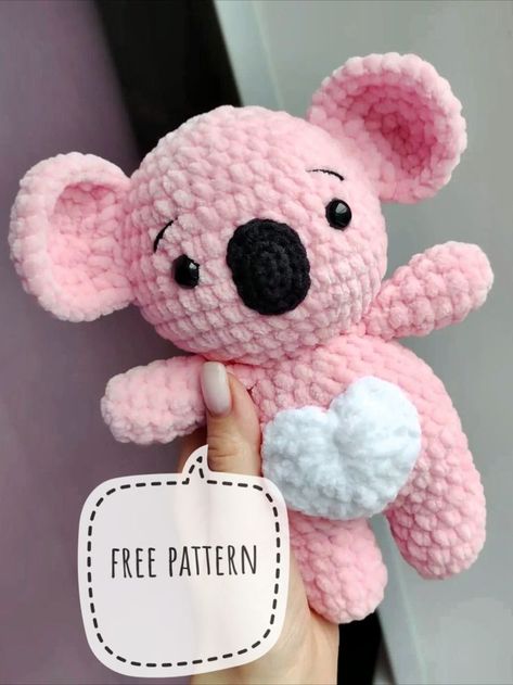 FREE crochet plush koala amigurumi pattern #amigurumi #amigurumipattern #crochettoy #amigurumitoy #crochetpattern #crochetkoala #amigurumikoala #freeamigurumipatterns Easy Crochet Animals, Crochet Toys Free, Crochet Plush, Crochet Patron, Crochet Animals Free Patterns, Crochet Design Pattern, Beginner Crochet Projects, Crochet Amigurumi Free Patterns, Crochet Amigurumi Free