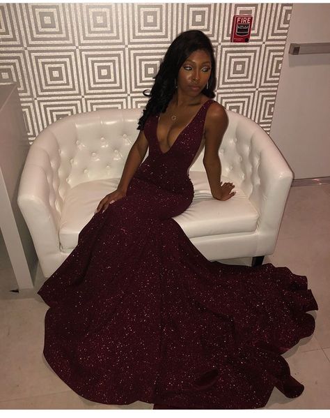 Follow for more! @kaycedes 🦋 Burgundy Mermaid Prom Dress, Burgundy Prom Dress Mermaid, Dress Long Formal, Prom Dress Pictures, Prom Dress With Train, Evening Dress Long, Long Formal Gowns, Prom Girl Dresses, Senior Prom Dresses