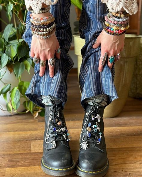 Great Van Fleet Concert Outfit, Vintage Hippy Aesthetic, Punk Wizard Aesthetic, Colorful Heels Aesthetic, Hippies Shoes, Modern Hippy Aesthetic, Hippie Accessories Jewellery, Funky Layered Outfits, Hippie Cowboy Aesthetic